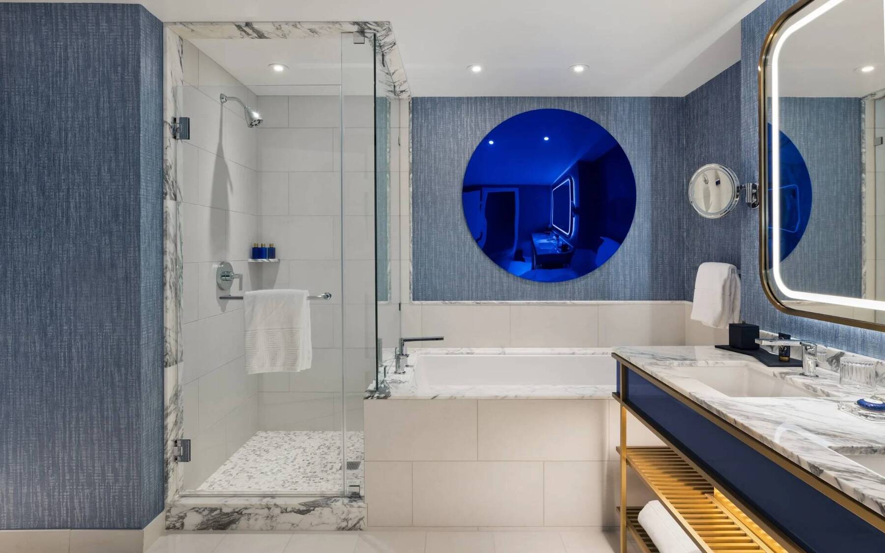 NOBLE GREAT STRIP VIEW SUITE