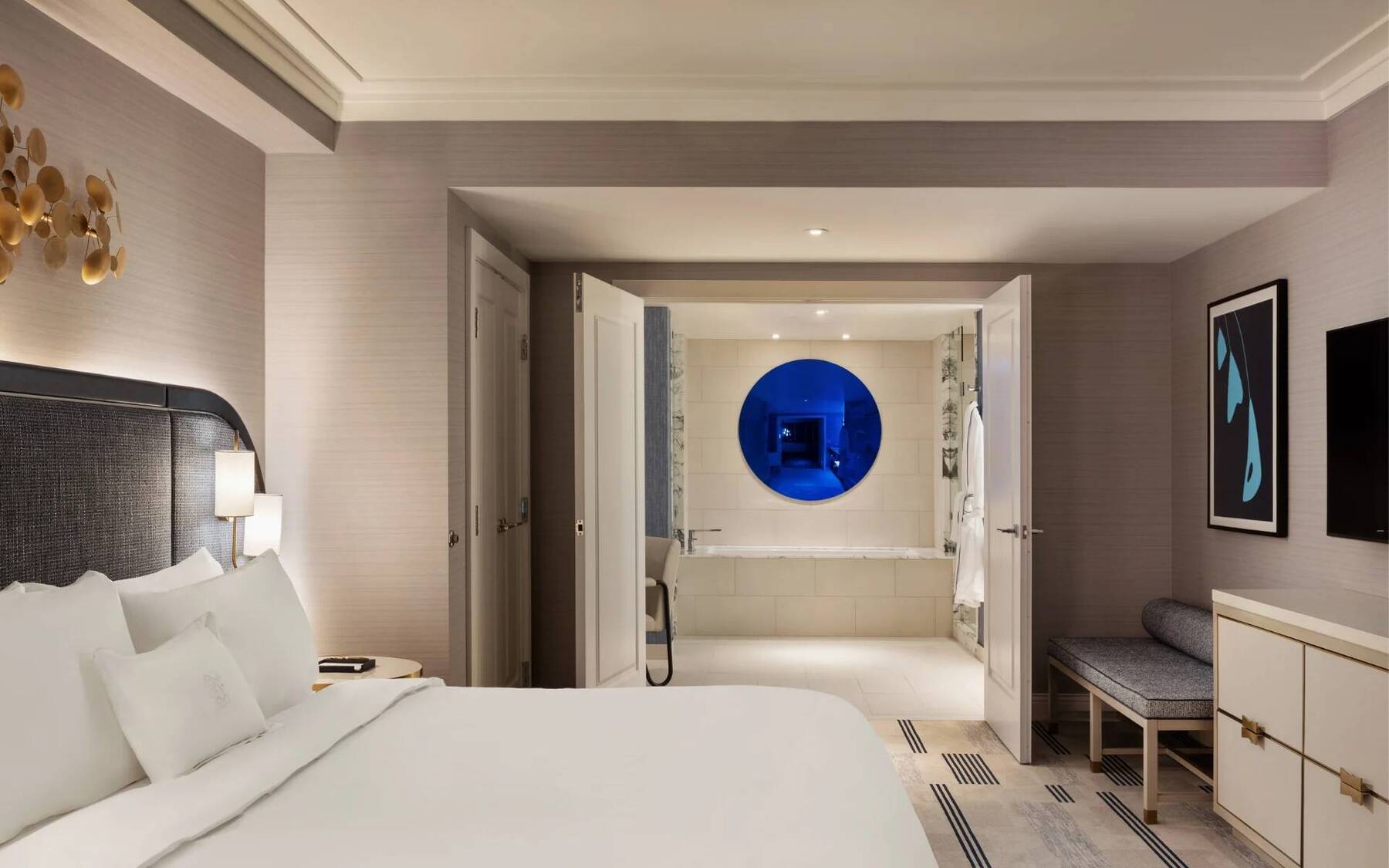 ROYAL GREAT STRIP VIEW SUITE