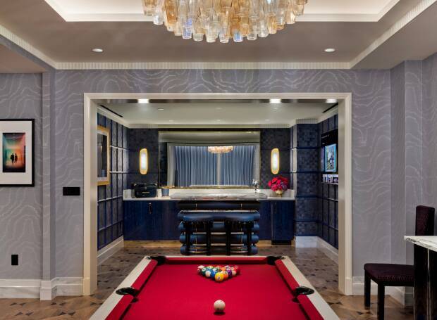 FLEUR DE LIS CROWN SUITE