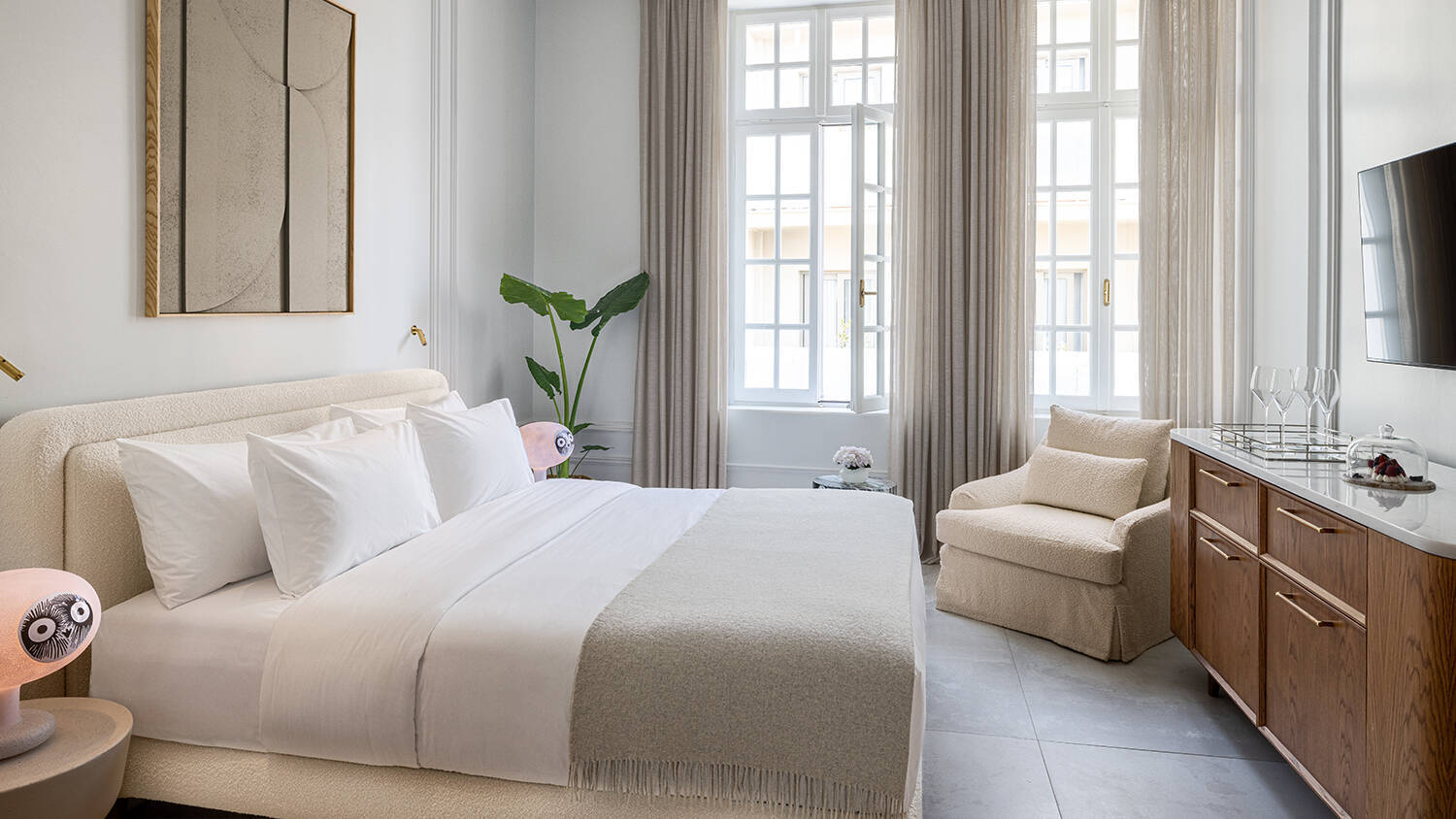 DELUXE ROOM
