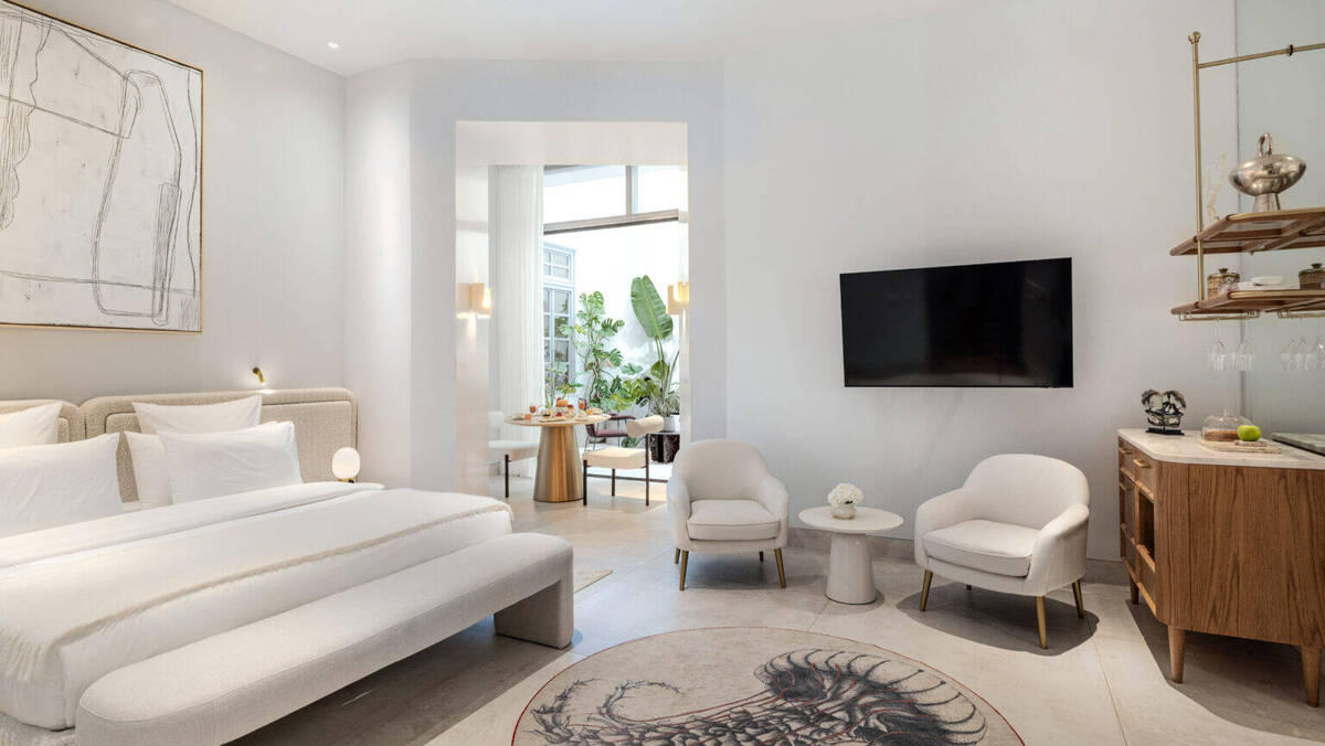 JUNIOR SUITE