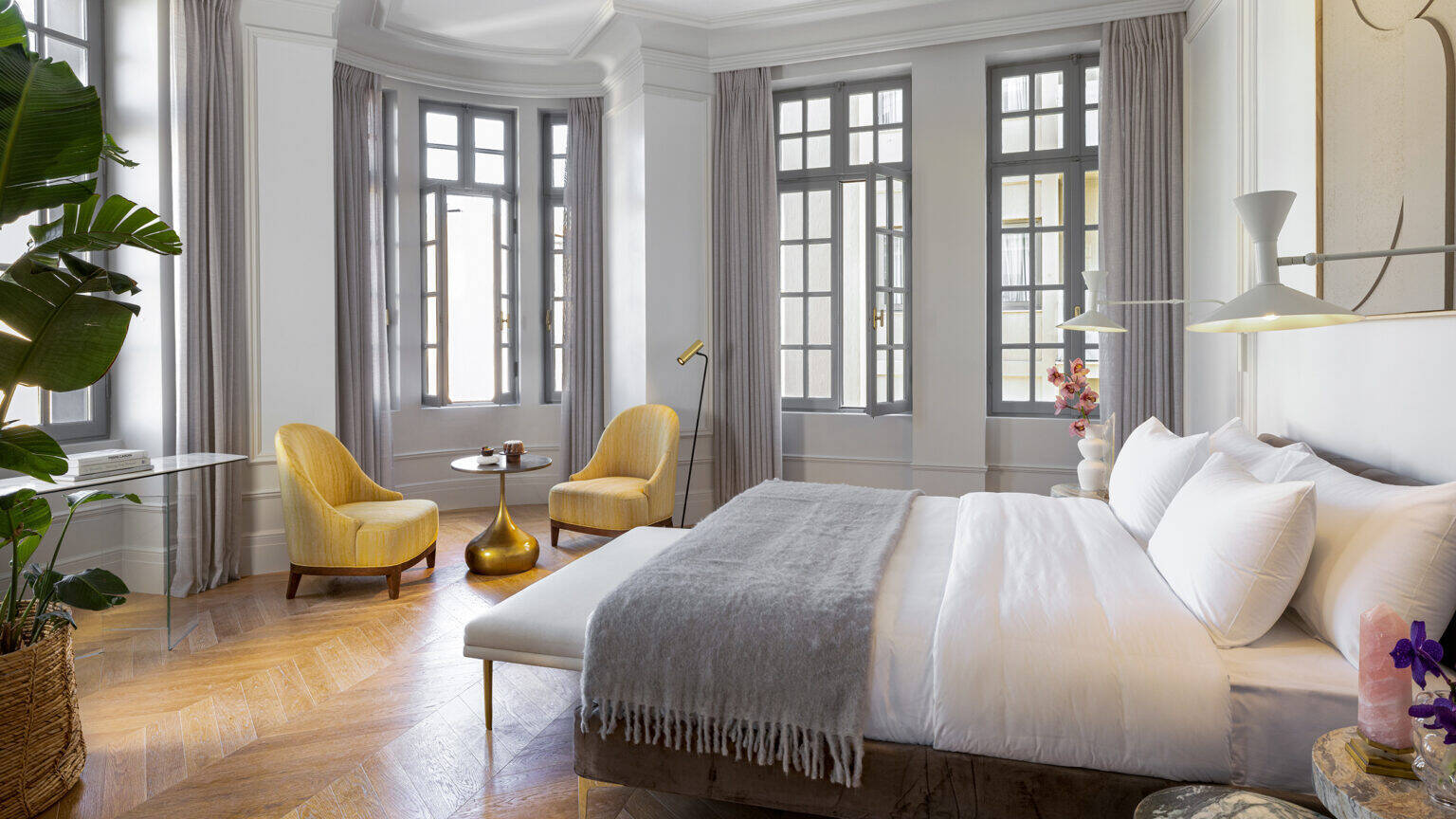 METROPOLIS JUNIOR SUITE