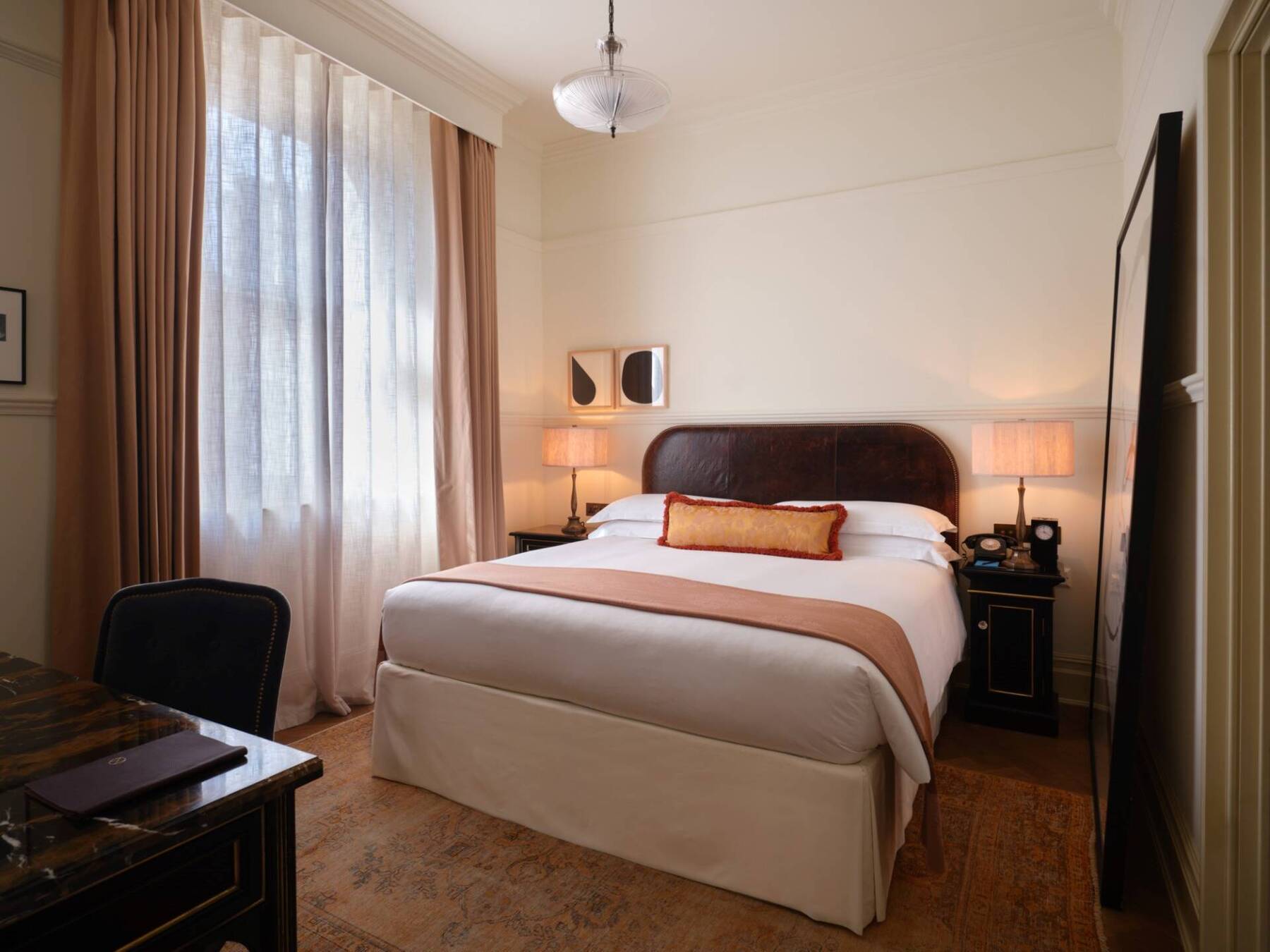 PARLOUR SUITE