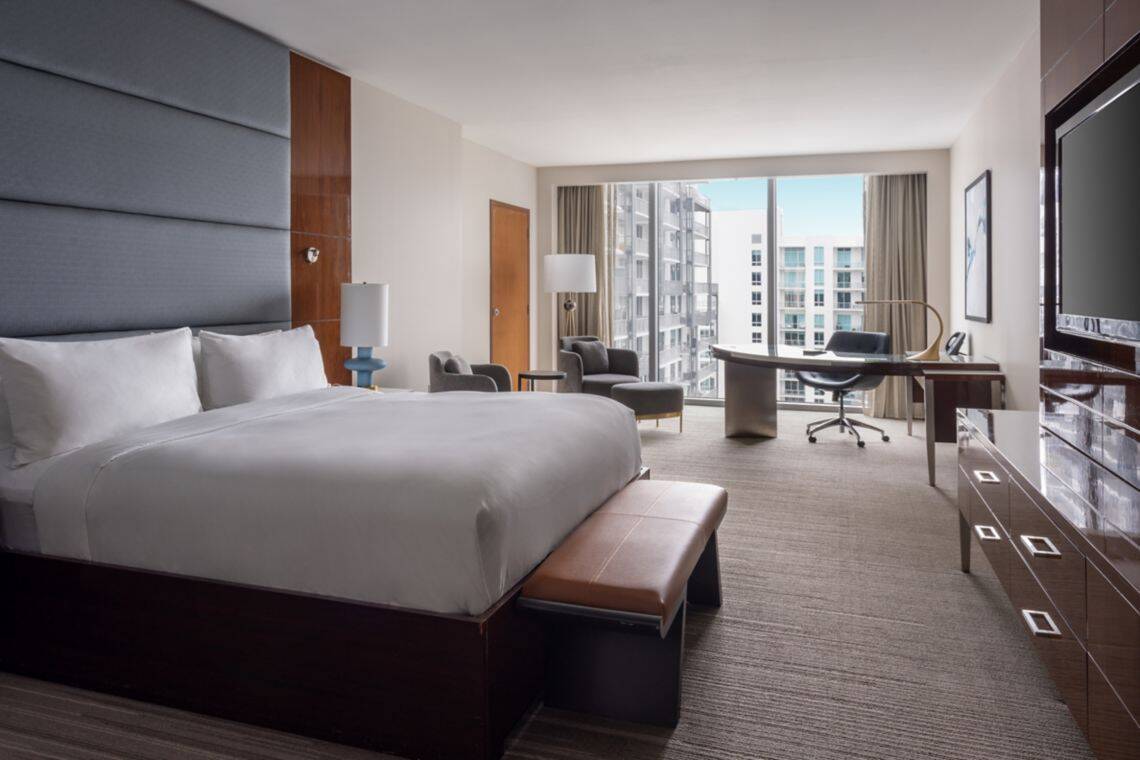 Deluxe King City View Room