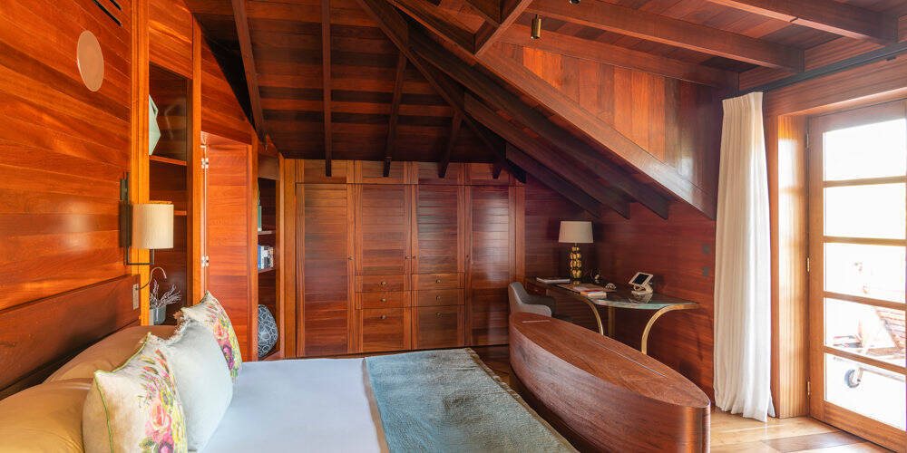  Howard Hughes Suite 