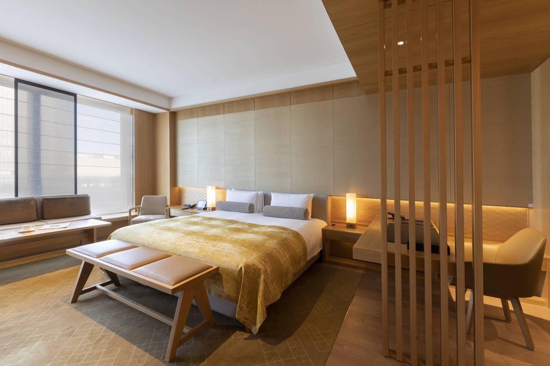 HERITAGE KING ROOM WITH VIEW AND BALCONY (CLUB LOUNGE ACCESS)