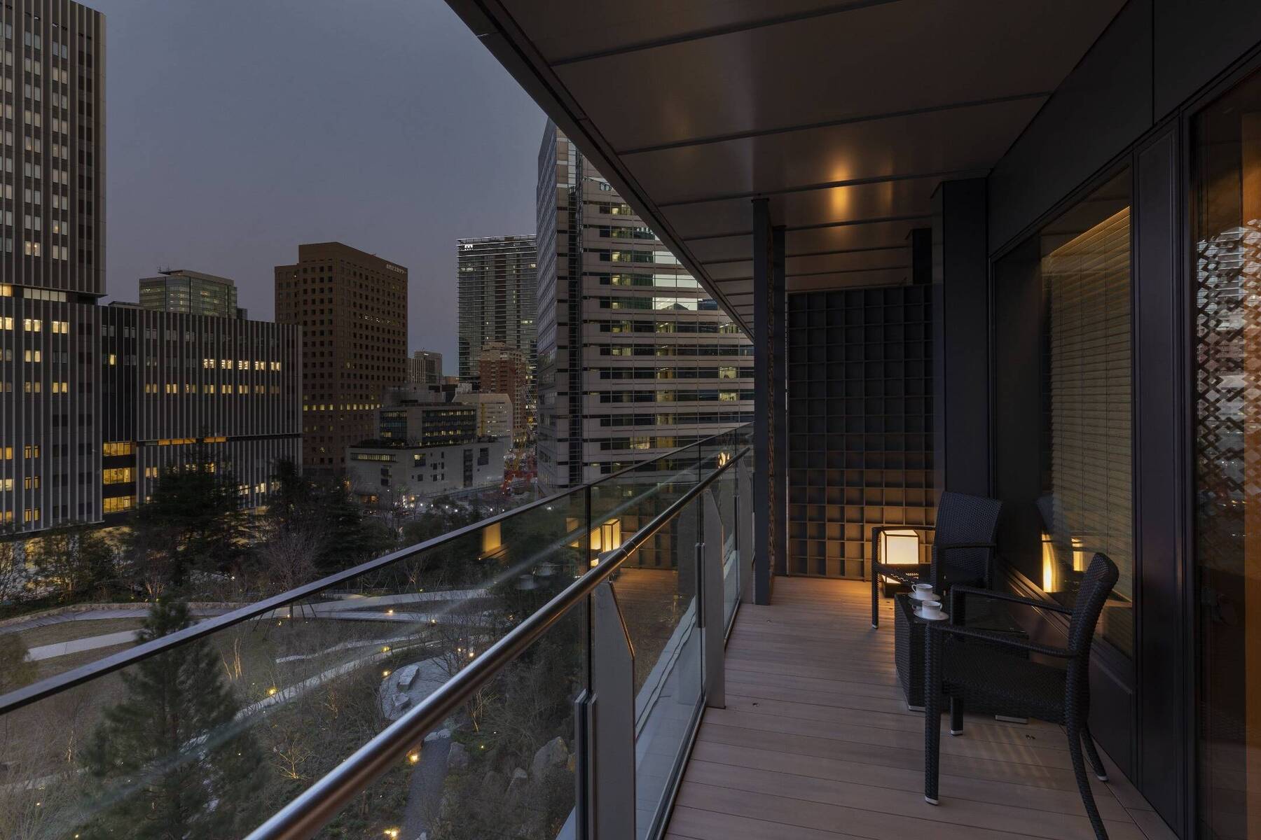 HERITAGE KING ROOM WITH VIEW AND BALCONY (CLUB LOUNGE ACCESS)