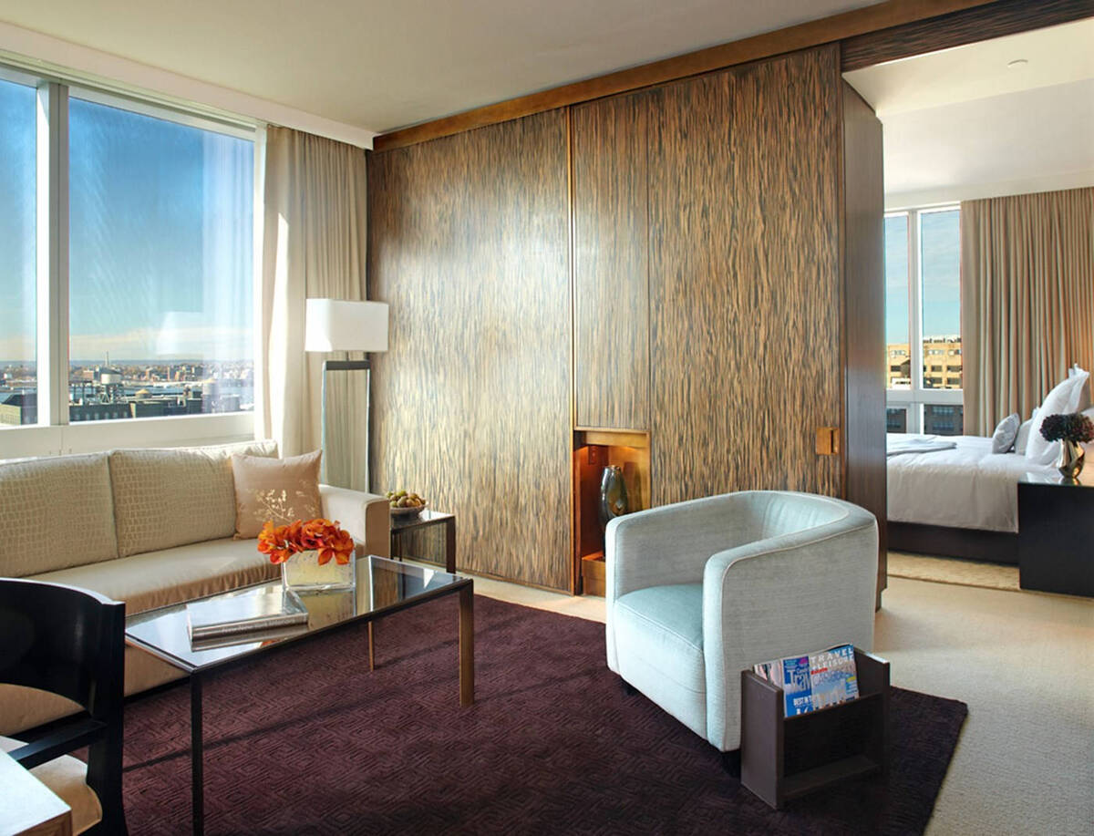 SKYLINE VIEW ONE BEDROOM SUITE