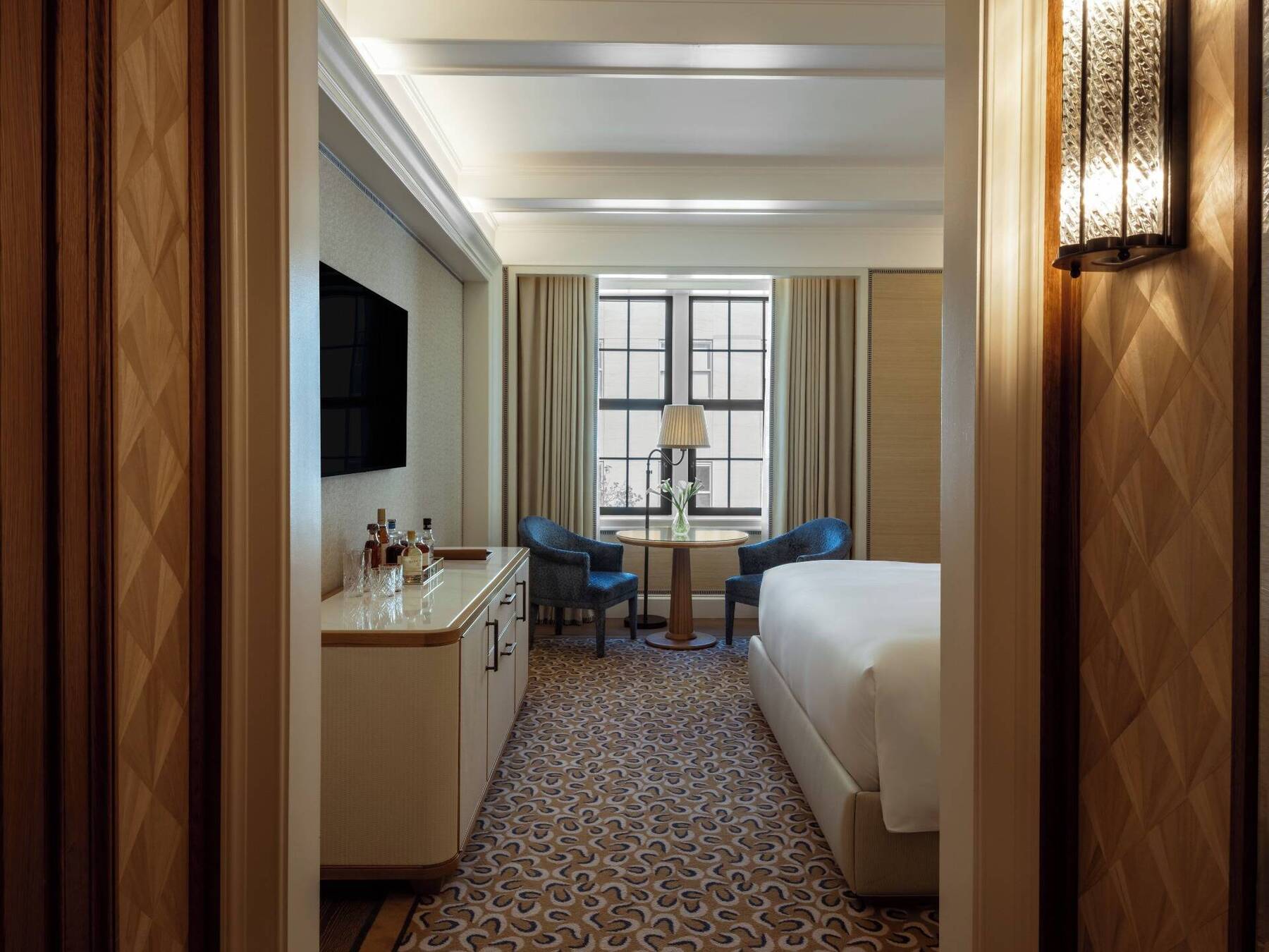DELUXE ACCESSIBLE ROOM