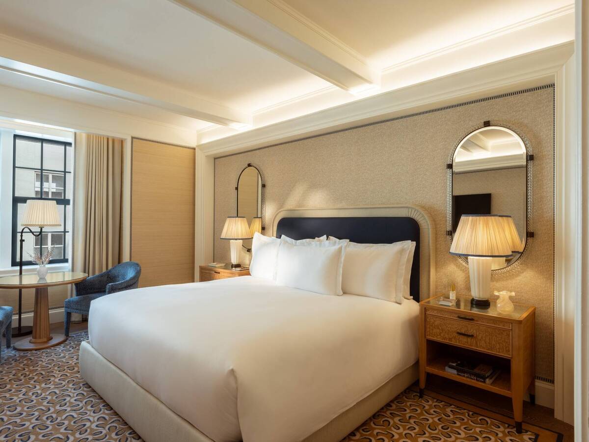 DELUXE ACCESSIBLE ROOM
