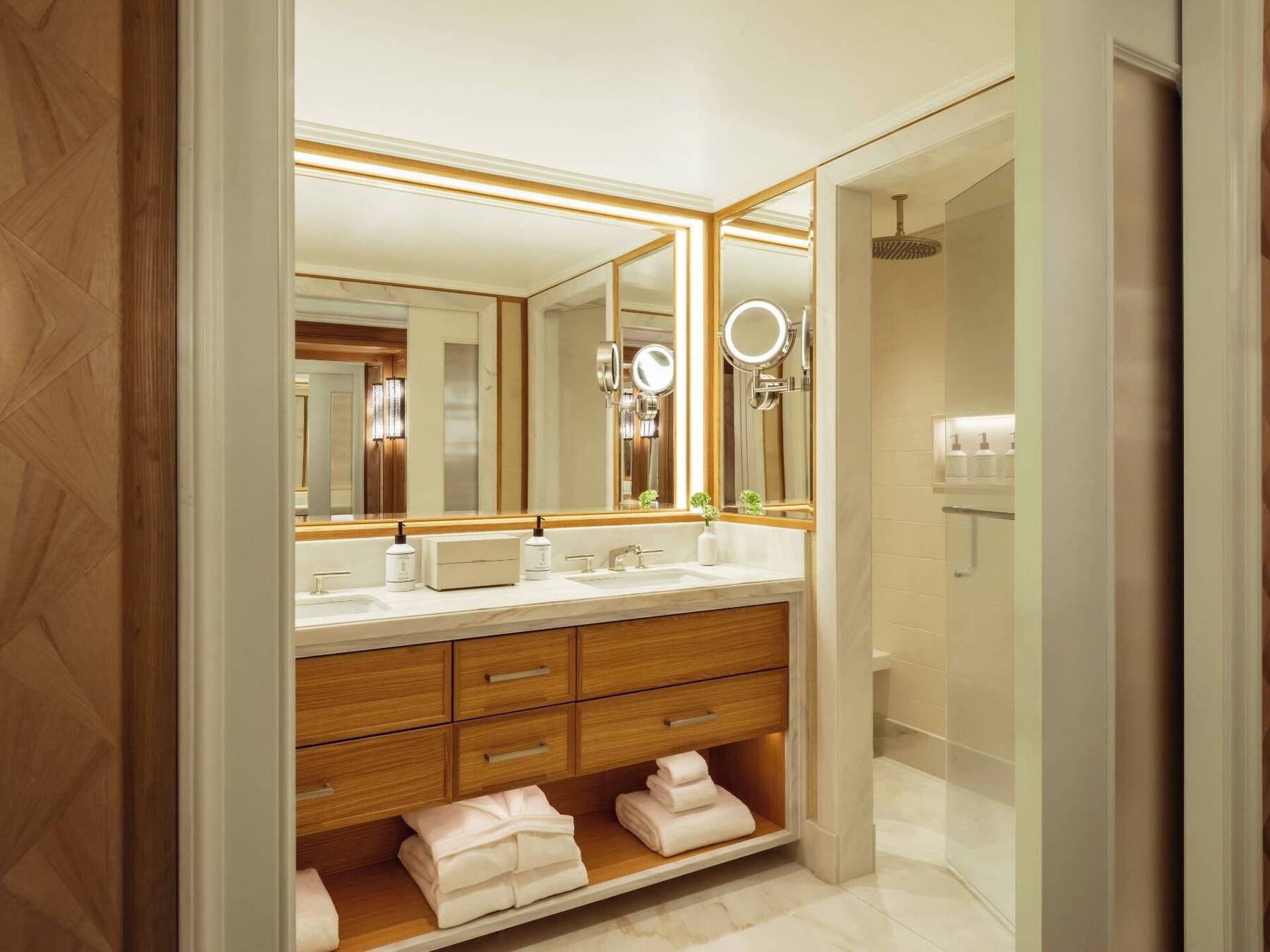 GRAND DELUXE ROOM