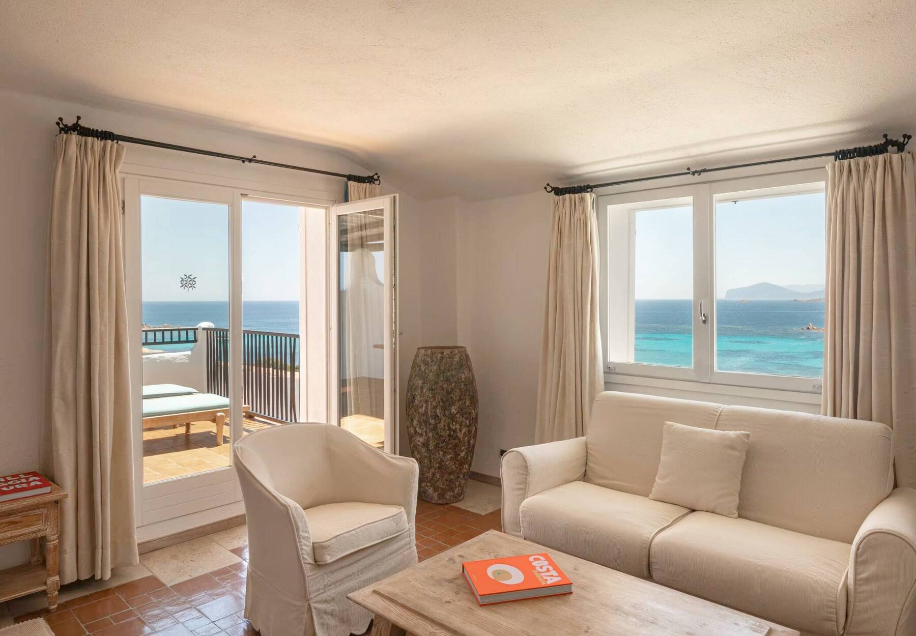 Junioe Suite with Sea View and Terrace