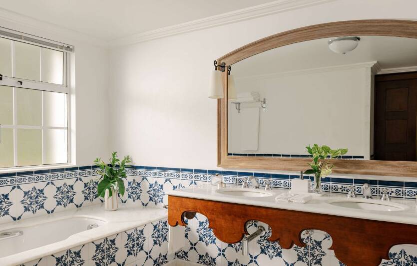 NOBLE SUITE