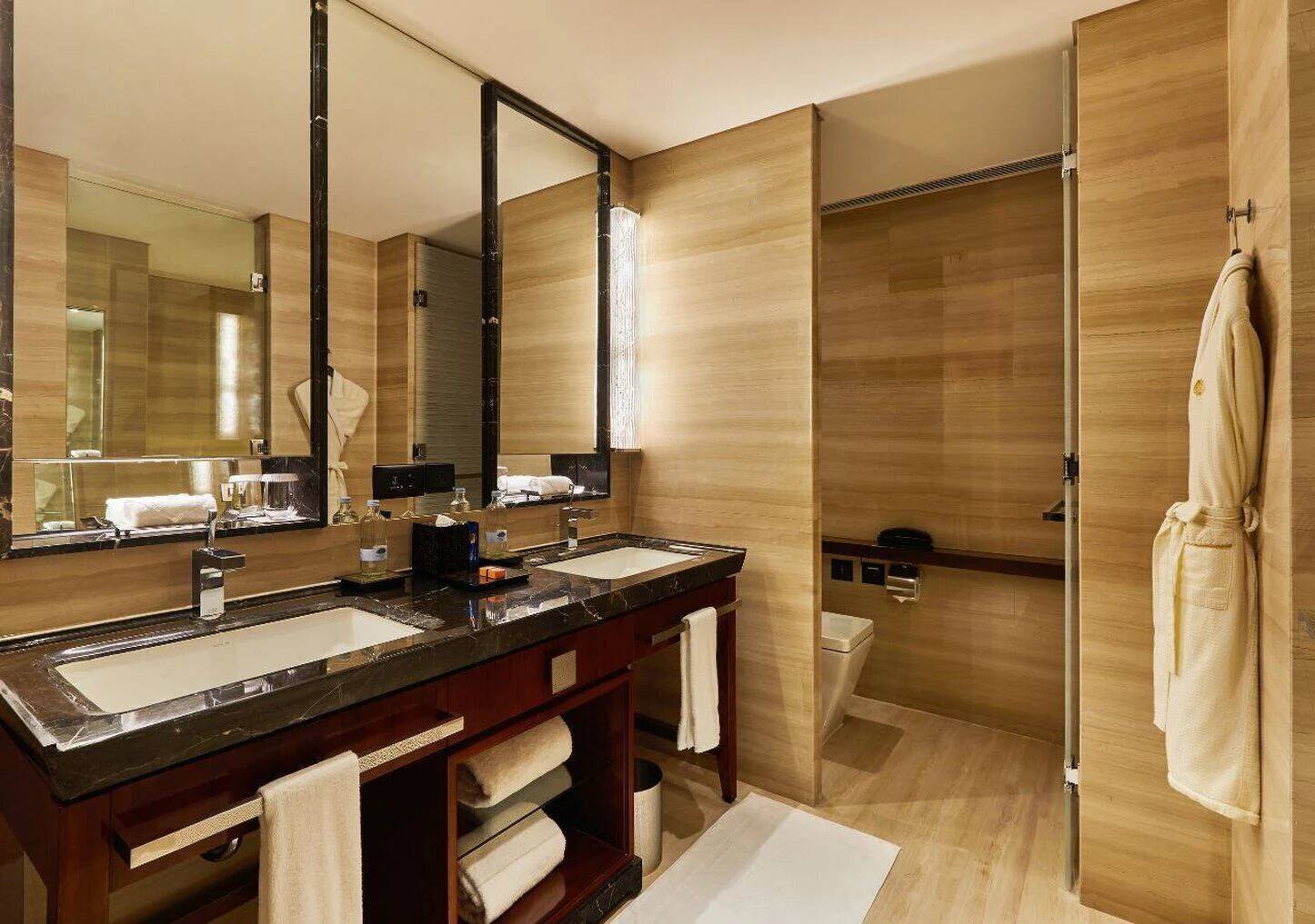 Deluxe Room King