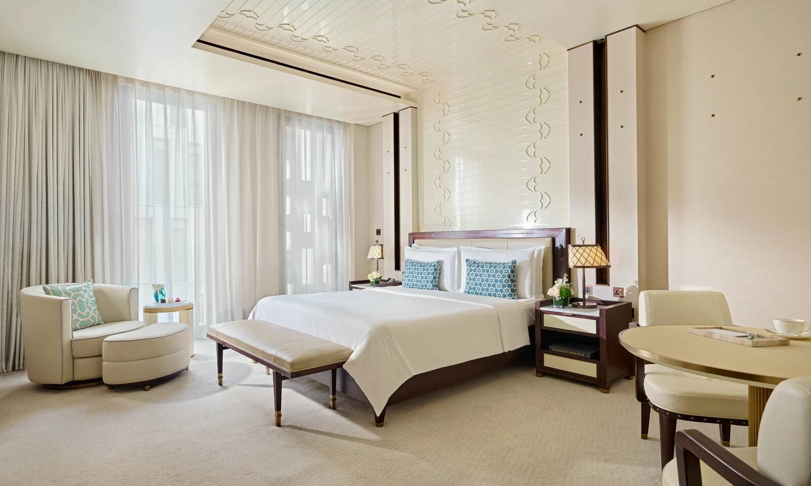 SUPERIOR KING ROOM