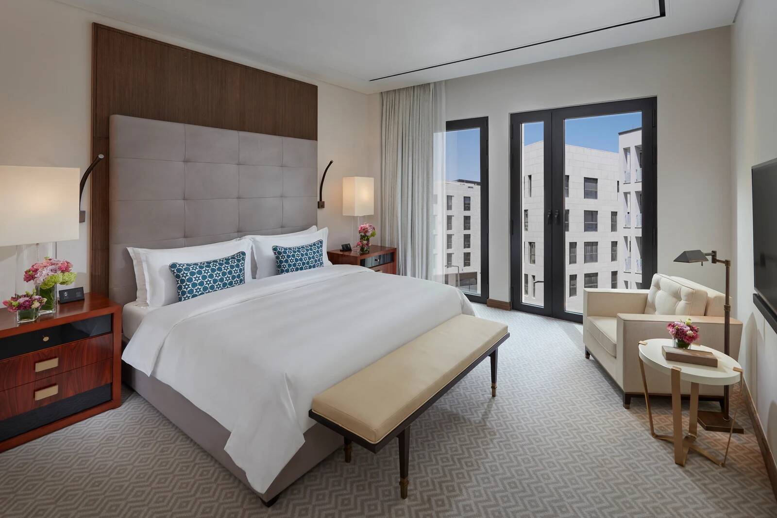 ONE KING AND TWIN BEDROOM APARTMENT