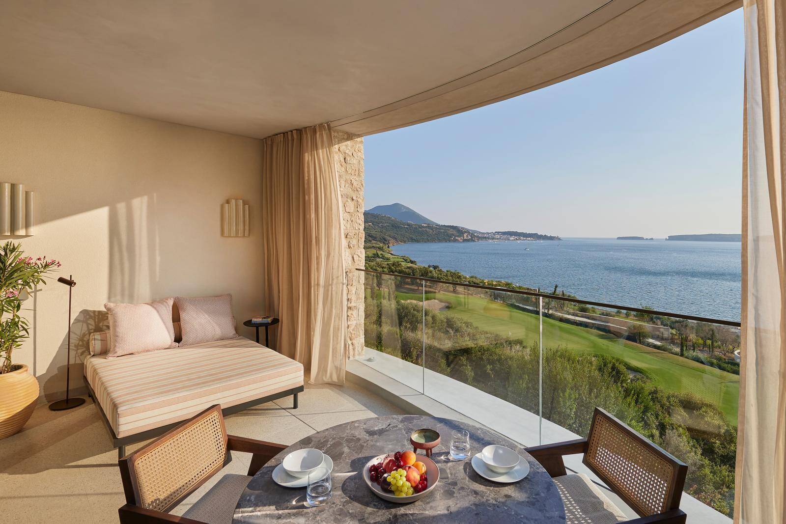 DELUXE BAY VIEW JUNIOR SUITE