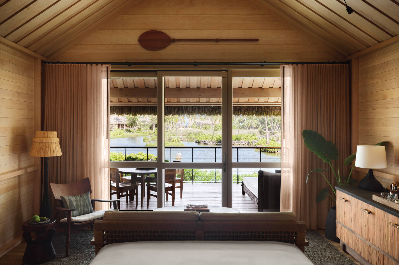 LAGOON VIEW KING HALLE