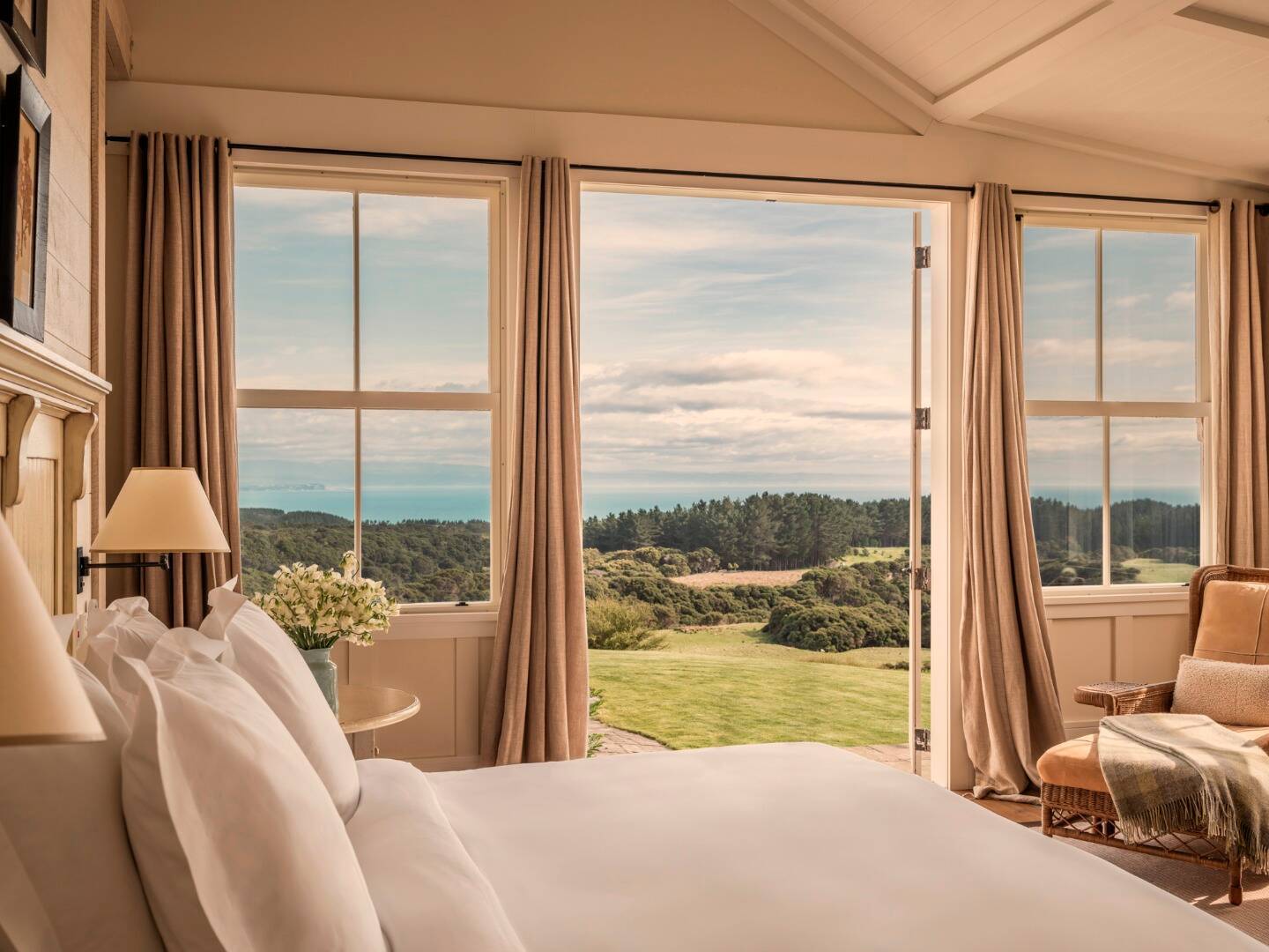 HAWKE'S BAY FOUR BEDROOM VILLA