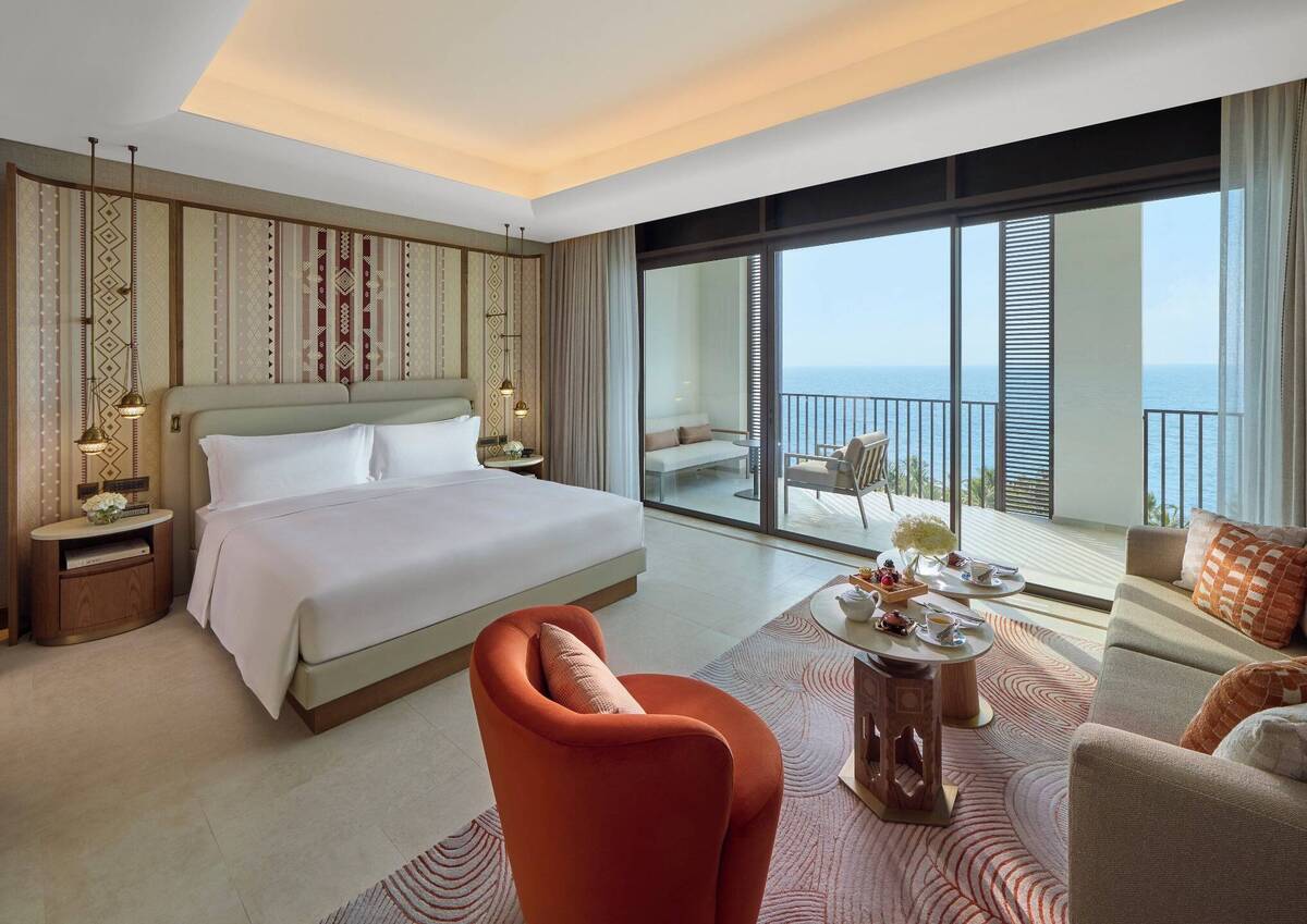 DELUXE SEA VIEW KING ROOM