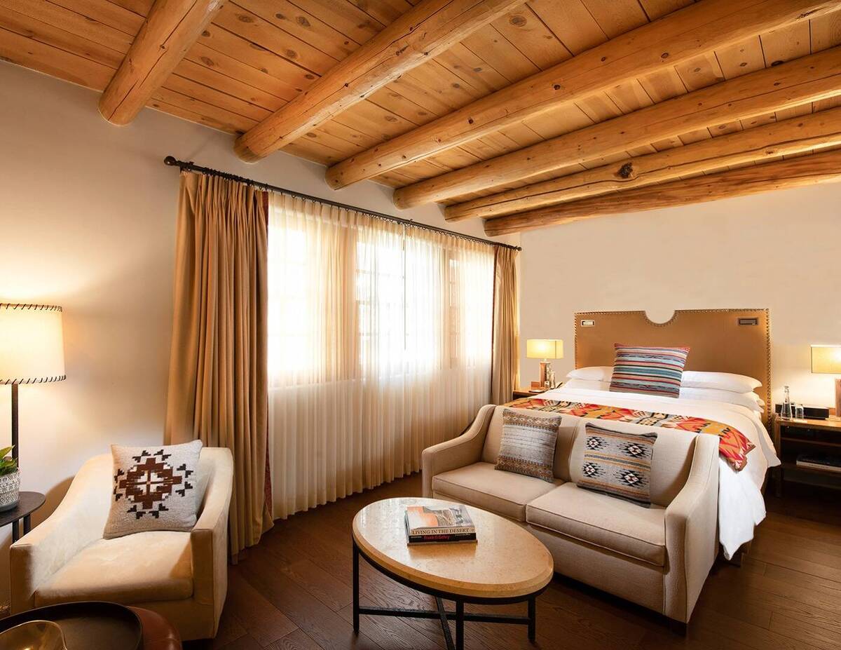 PREMIER KING ROOM