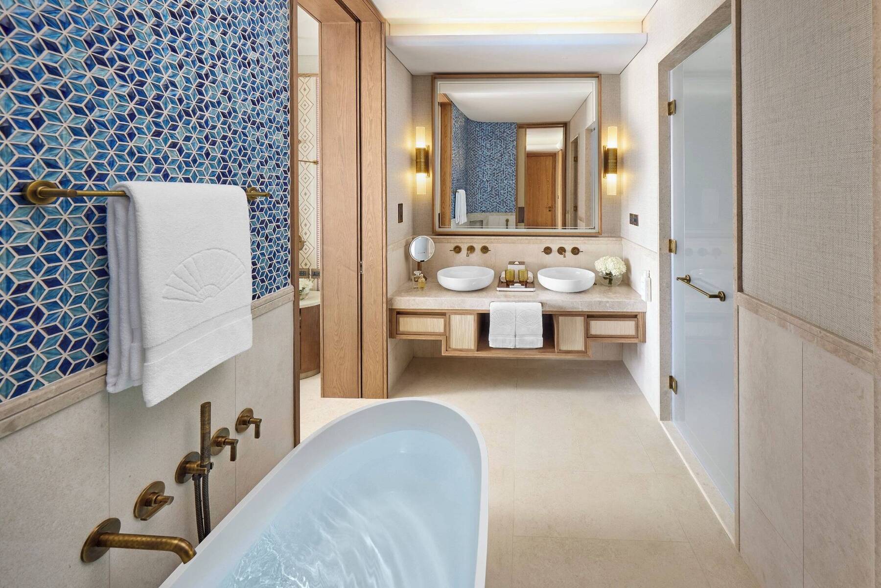 TWO BEDROOM ONE KING, TWO TWIN PRESIDENTIAL SUITE