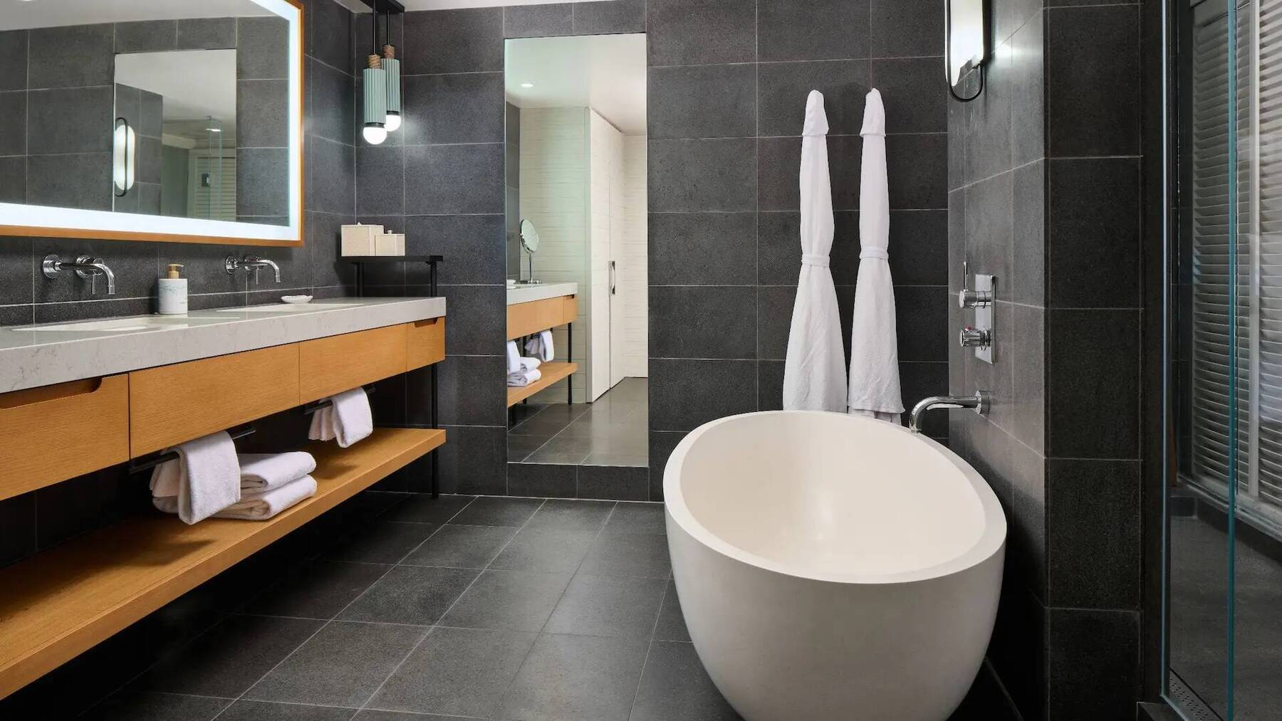 Andaz Suite