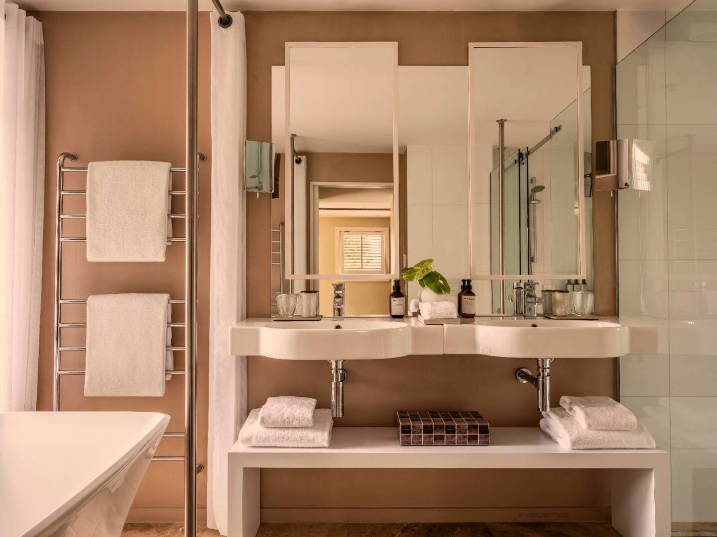 Lake View Deluxe Room