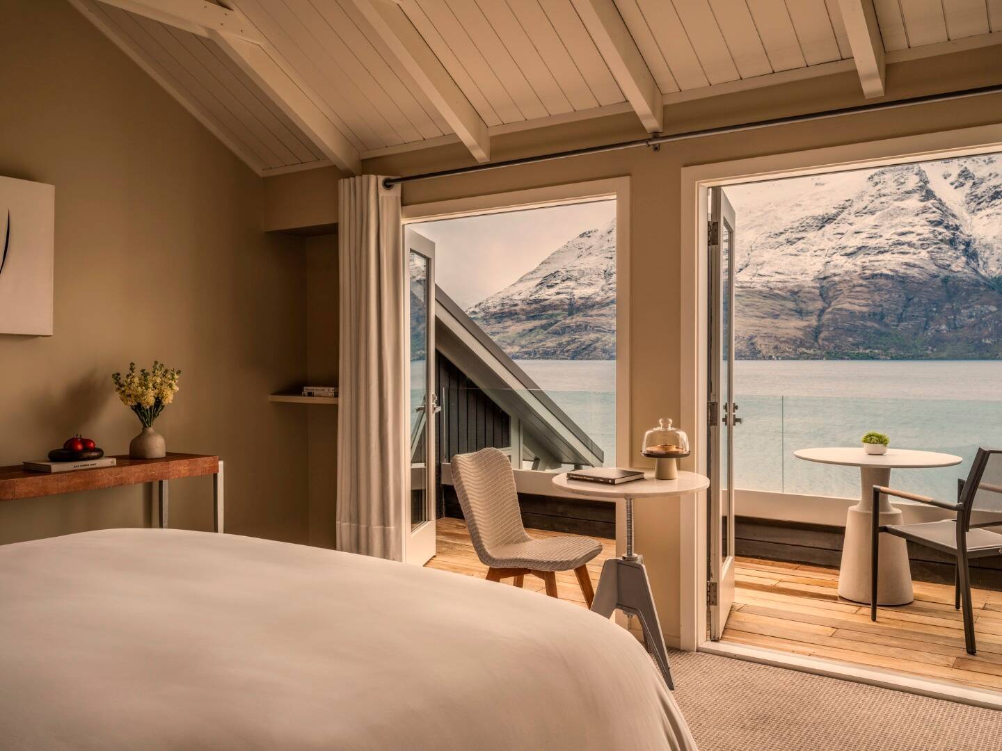 Lake View Deluxe Room