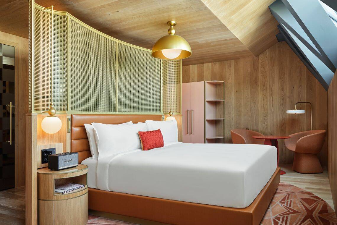 COZY KING ROOM