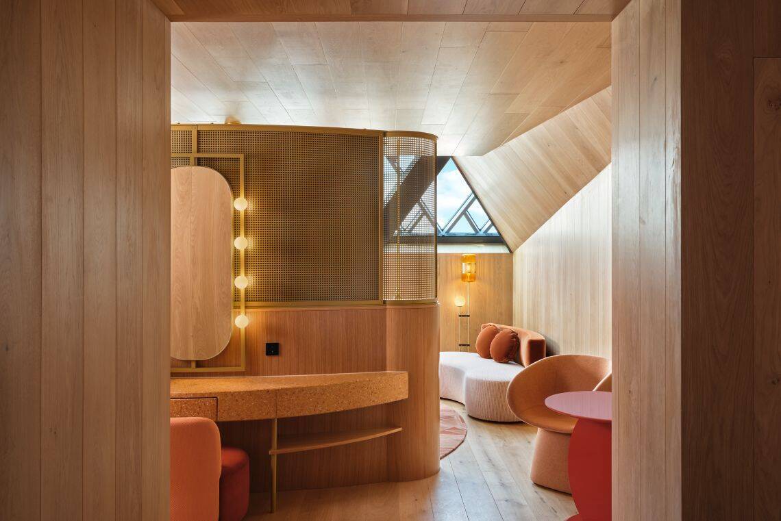 COZY KING STUDIO SUITE, CITY VIEW