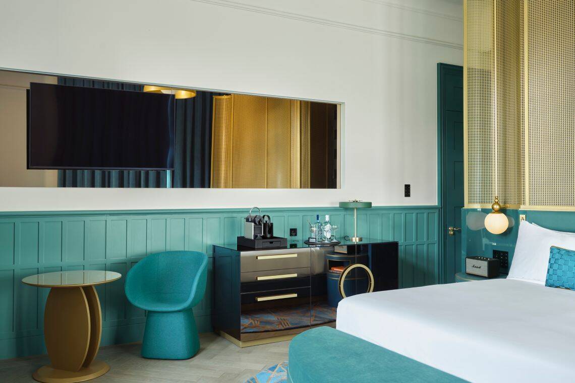 COOL CORNER KING SUITE, CITY VIEW