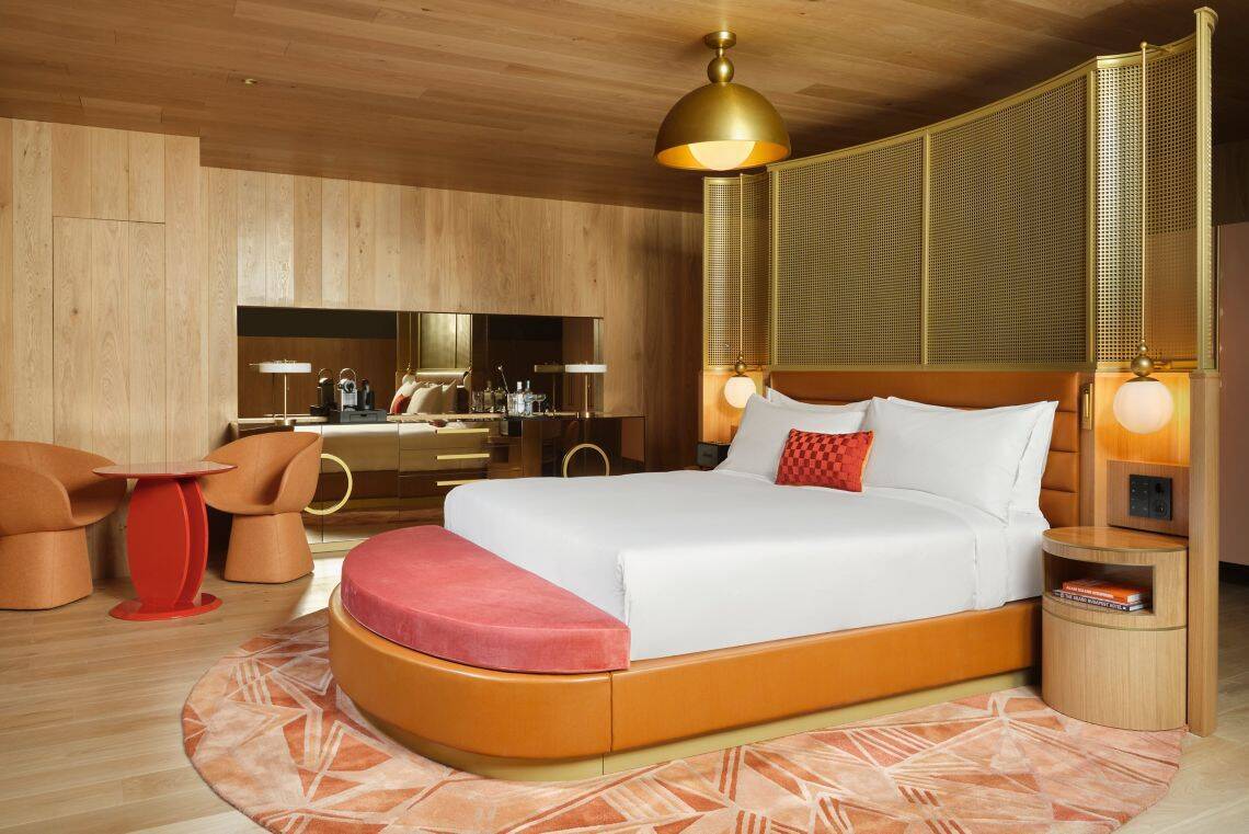 COZY COOL CORNER KING SUITE, CITY VIEW