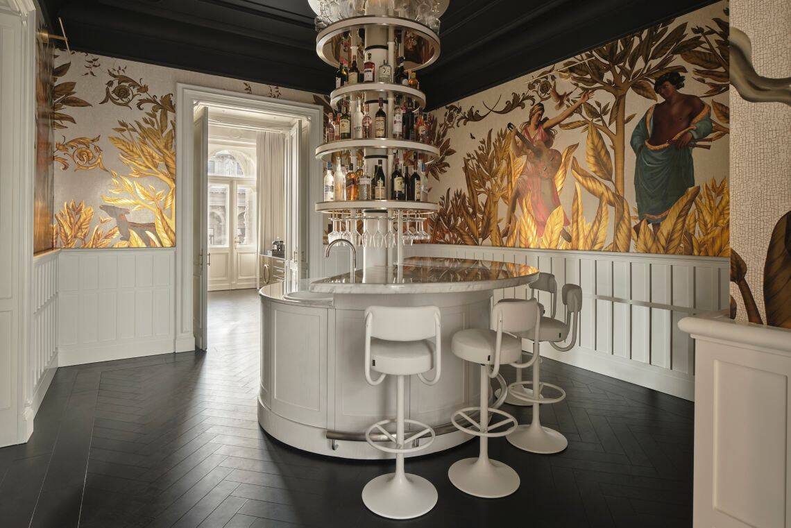 WOW KING SUITE WITH BALCONY, OPERA HOUSE VIEW