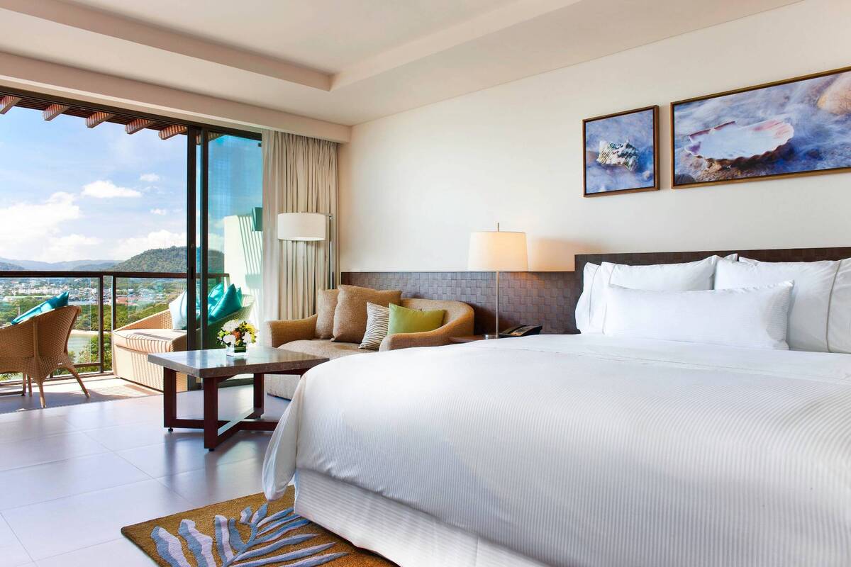 KING GUESTROOM