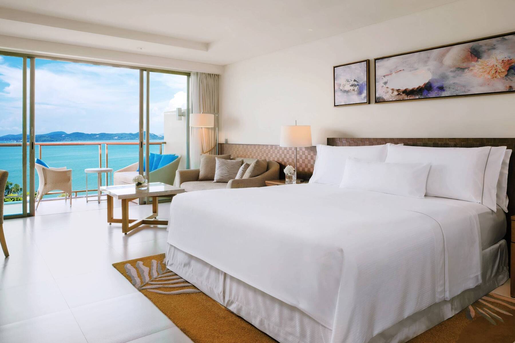 OCEANFRONT KING ROOM