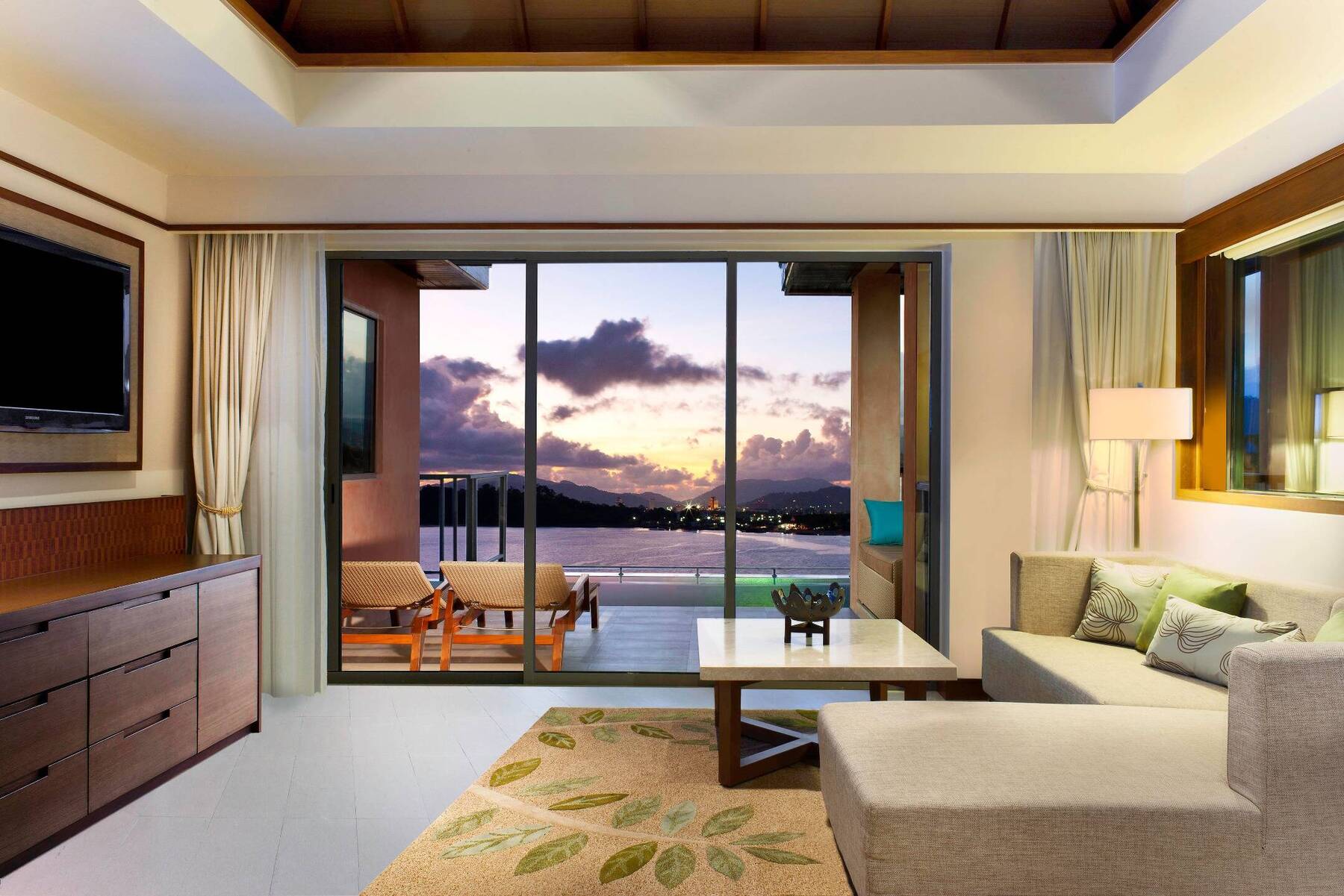 LARGER OCEANFRONT ONE BEDROOM VILLA