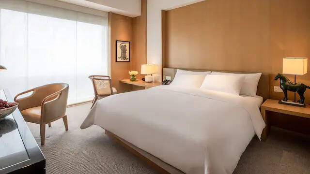 King Bed City View
