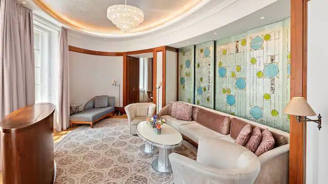 Diplomat Suite