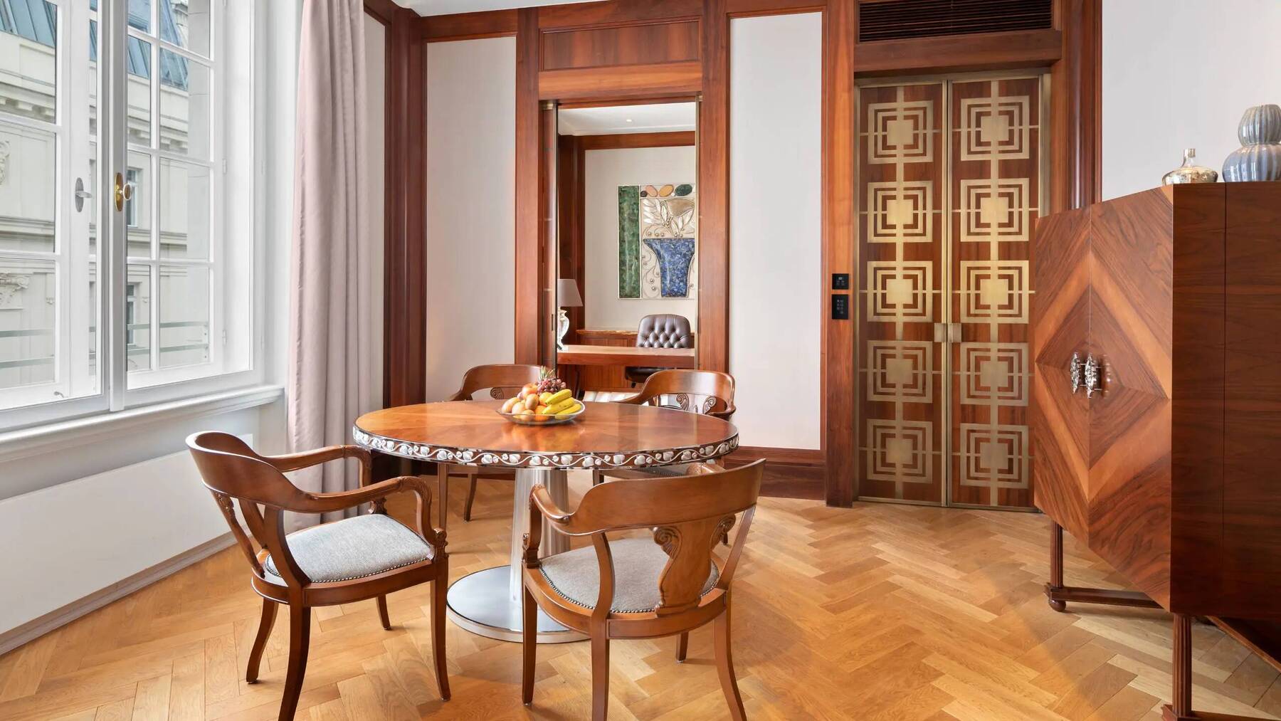 Diplomat Suite