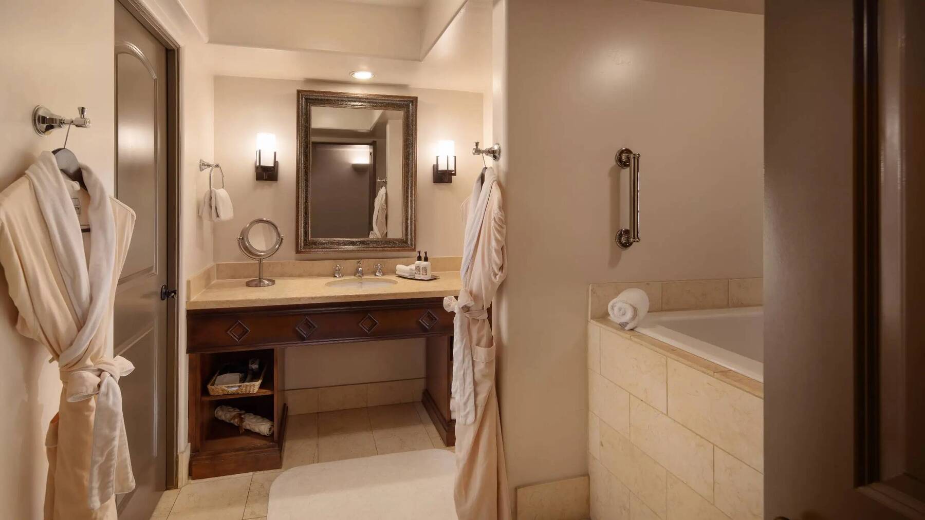 King Bed with Camelback View and Terrace