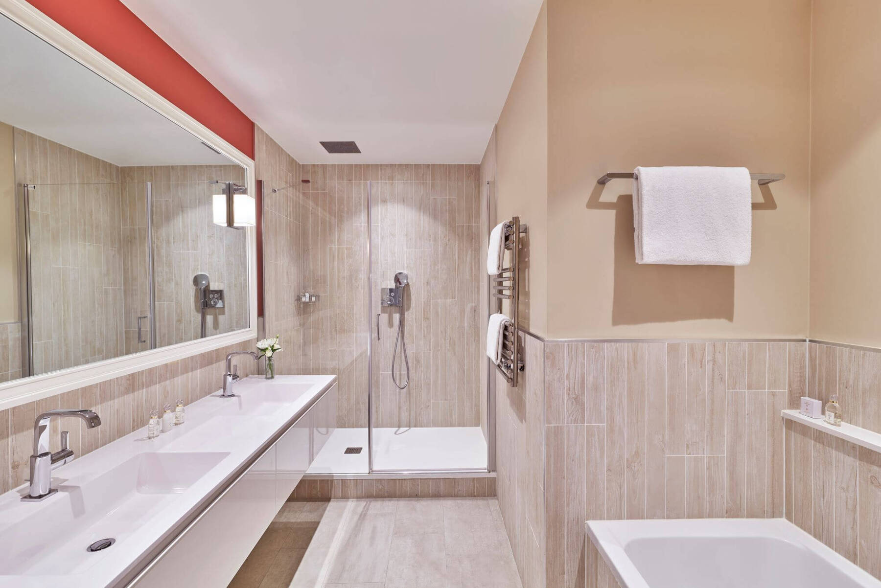 DELLUXE ROOM