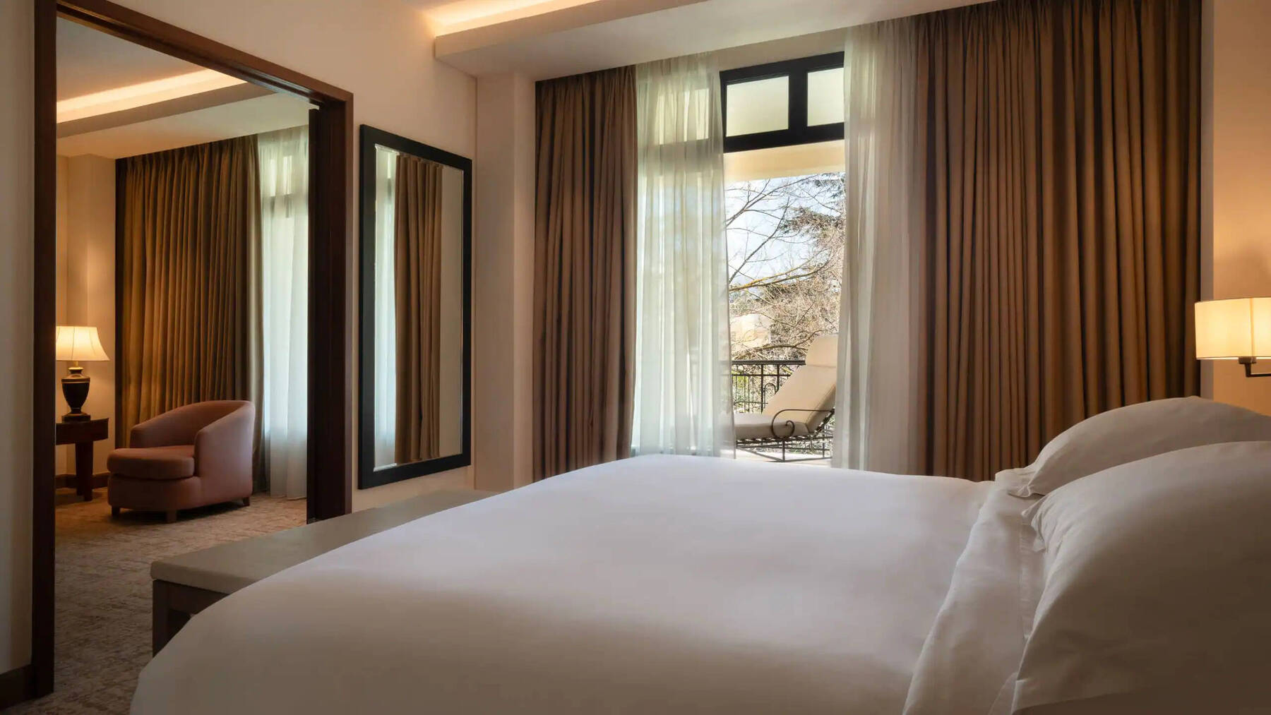 Regency Suite King