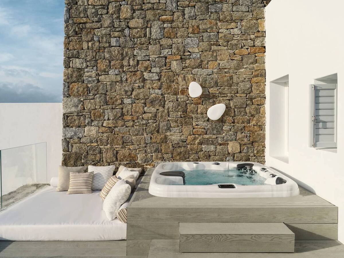 DELTA ROOM WITH HOT TUB AND SEA VIEW