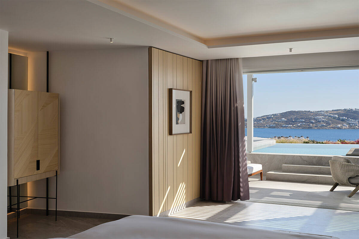 LAMDA GRAND SUITE WITH PRIVATE POOL AND SEA VIEW