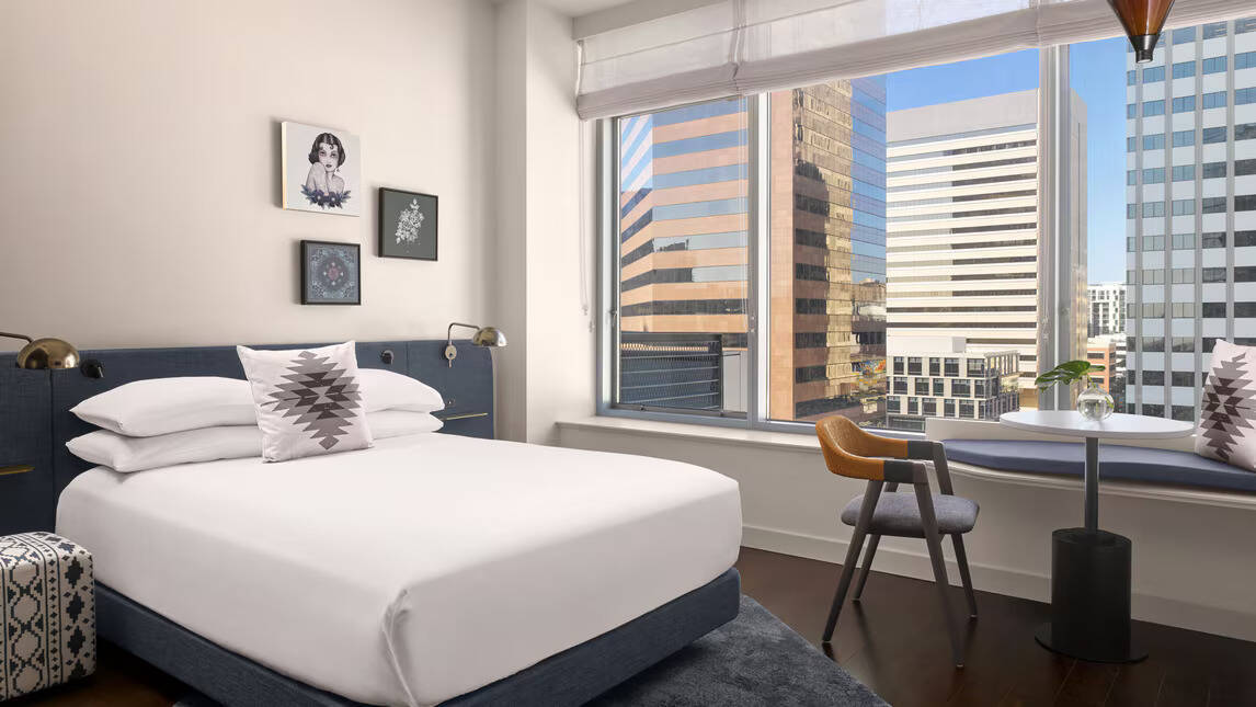 KING BALCONY GUEST ROOM