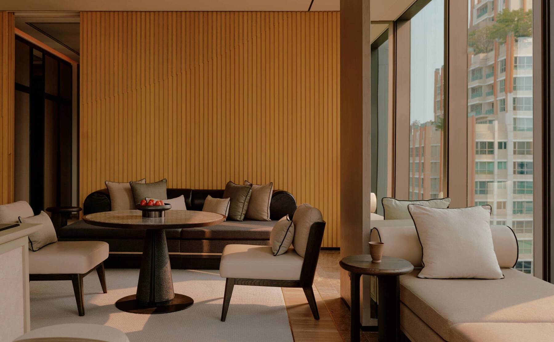 CORNER SUITE