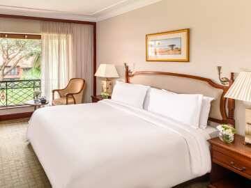 DELUXE COURTYARD KING BED