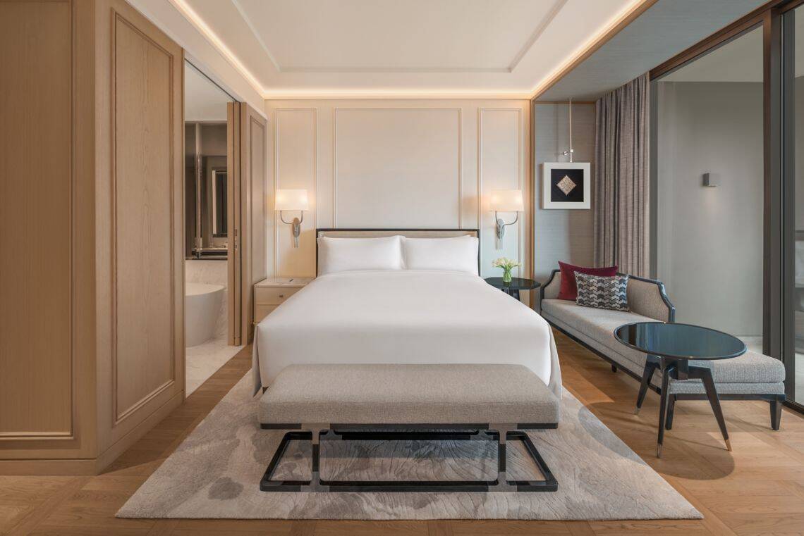 DELUXE KING BALCONY