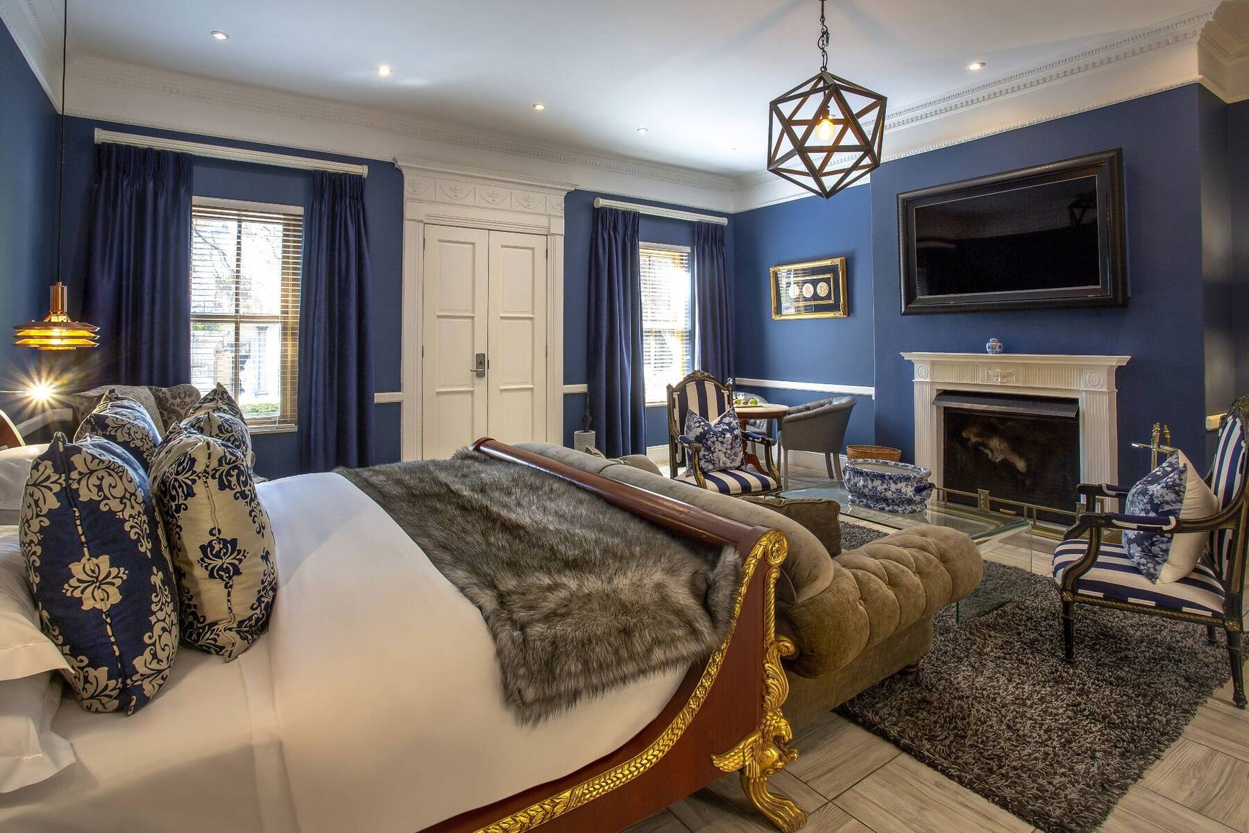 Courtyard Deluxe Suites